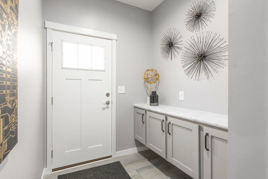 Pinecrest elite modular pgm5009-p interior home features