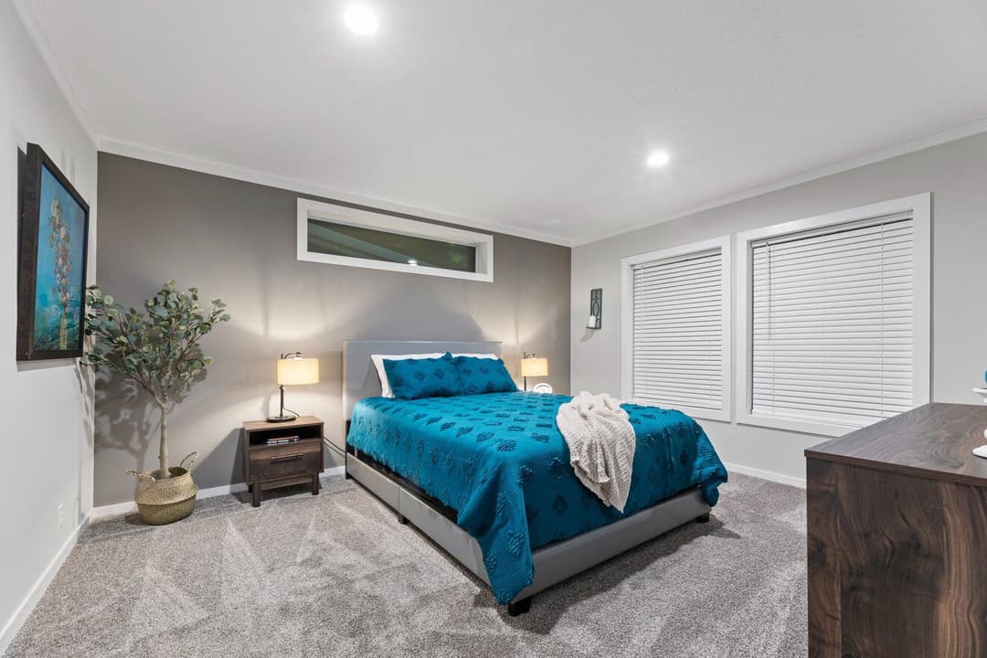 K2 32764p bedroom home features