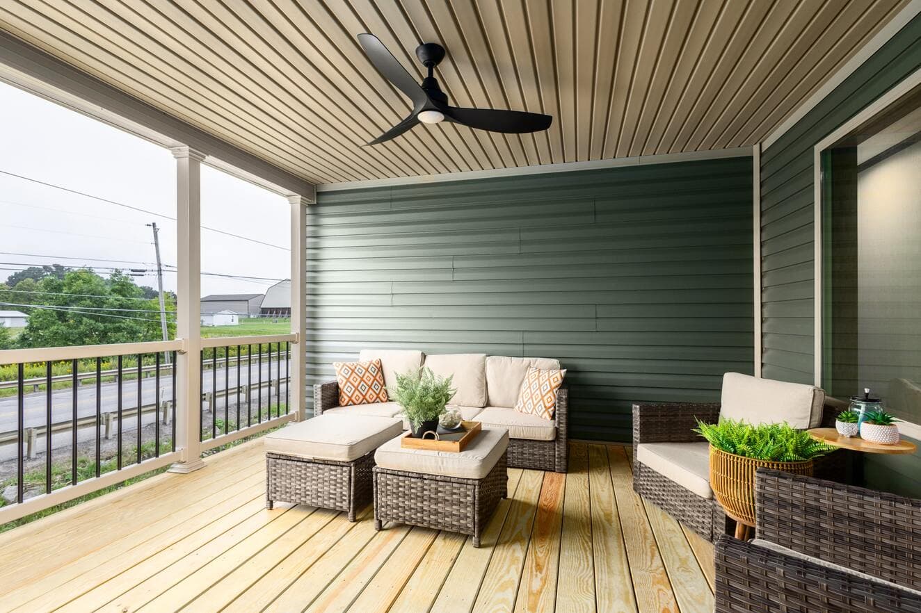 Regulus exterior home features