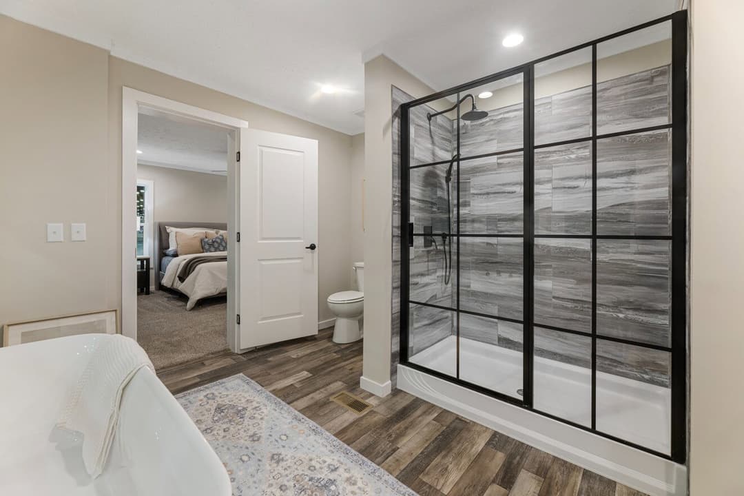 Stratos 28643b bathroom home features