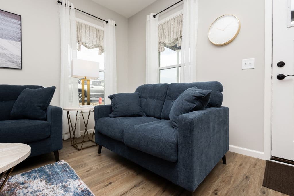 Pinecrest elite modular pgm5008-p interior home features