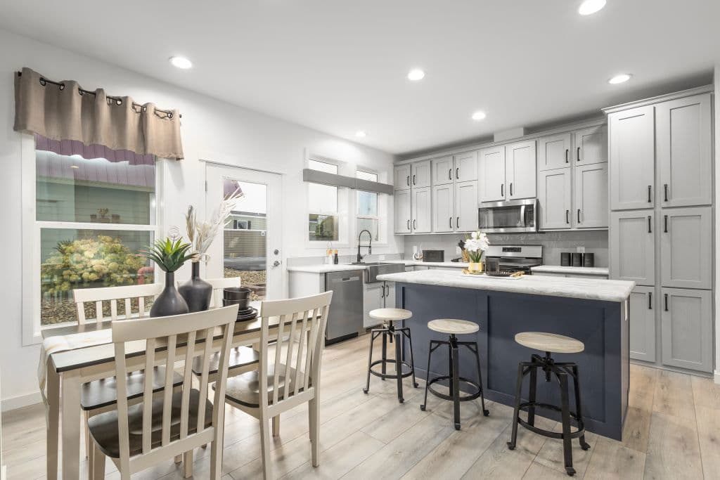 Pinecrest elite modular pgm5009-p interior home features