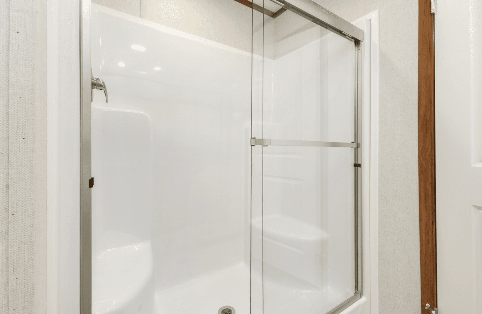 Elite 2  bathroom home features