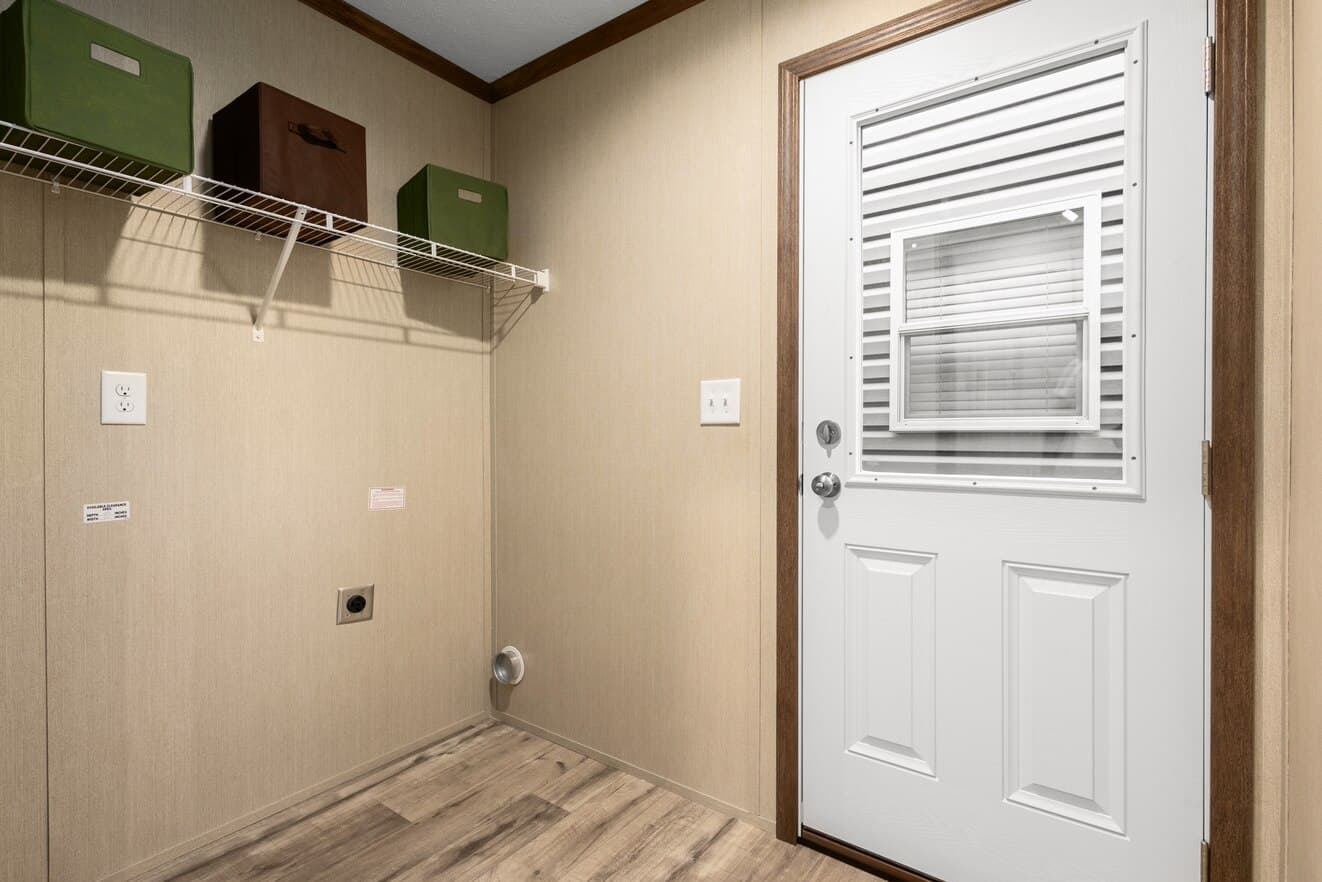 Regulus interior home features