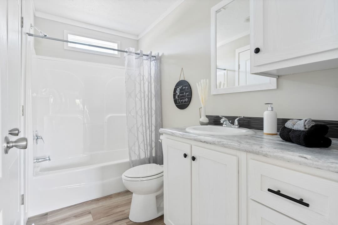 Champ 28563t bathroom home features